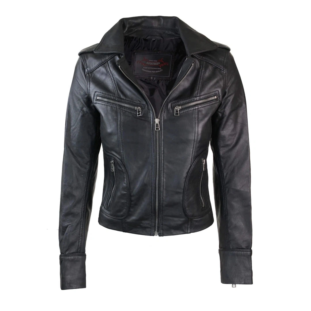 Chaqueta de cuero biker ajustada, estilo femenino: rebelde elegancia para tu look.